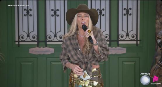 Adriane Galisteu, apresentadora de A Fazenda 17