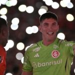 Herói da classificação do Inter, Rochet comemora: 'Noite fantástica'