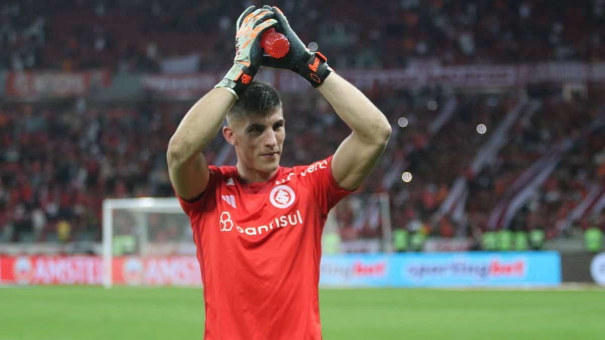 Barcellos revela lesão de Rochet na costela: 'Mesmo assim pediu para jogar o Gre-Nal'