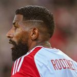 Lateral ex-Flamengo tem casa invadida e joias furtadas