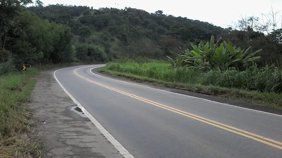 Mãe e filho morrem após em acidente na rodovia João Traficante, entre SP e MG