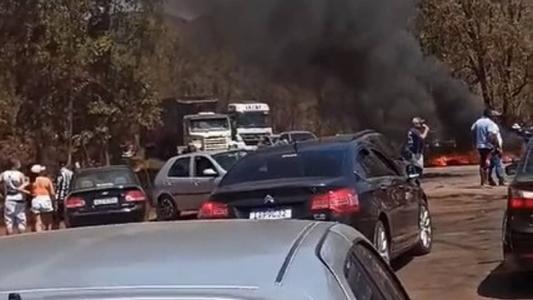 Rodovia chegou a ser fechada nos dois sentidos, altura do Km 569, neste domingo (24)