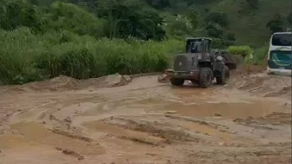 Vídeo: BR-381 em Jaguaraçu é tomada pelo barro e estrada 'desaparece' na lama  