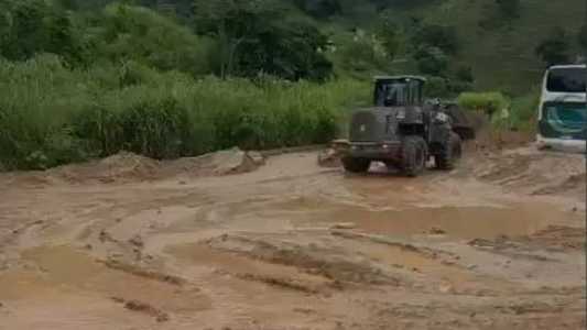 Rodovia está parcialmente interditada entre os quilômetros 283 e 288