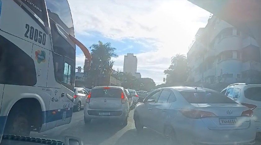 Com volta às aulas, motoristas enfrentam trânsito lento em vários pontos de BH