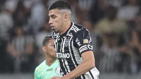 Rodrigo Battaglia é o capitão do Atlético na partida contra o Palmeiras
