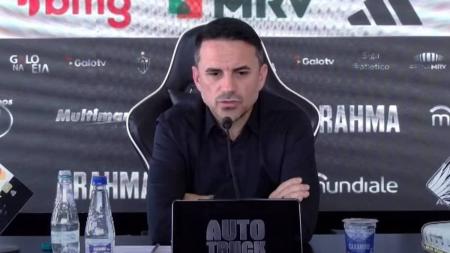 Rodrigo Caetano concede entrevista coletiva no Atlético