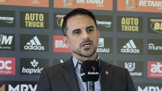 Rodrigo Caetano durante entrevista na Cidade do Galo