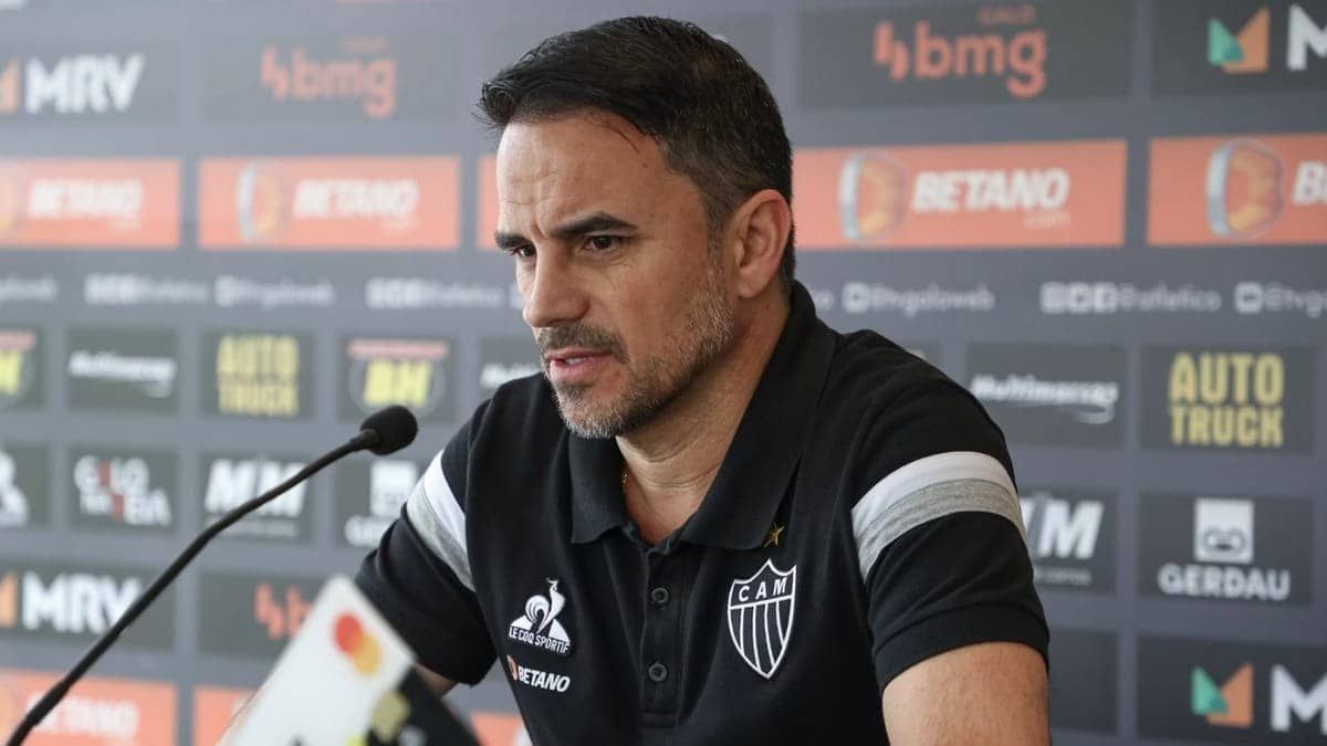 Oposição do Corinthians quer ter executivo de futebol; diretor do Atlético entra no radar