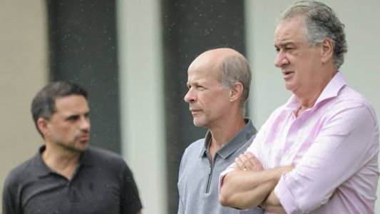 Rodrigo Caetano, Ricardo Guimarães e Sérgio Coelho conversaram com Coudet na sexta-feira