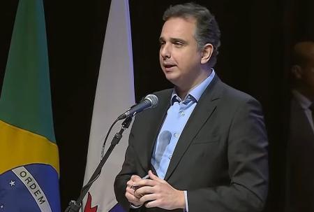 Rodrigo Pacheco discursa em evento de Lula em BH