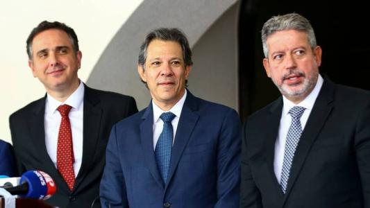 Rodrigo Pacheco, Fernando Haddad e Arhur Lira demonstraram alinhamento em coletiva nesta terça-feira (23)