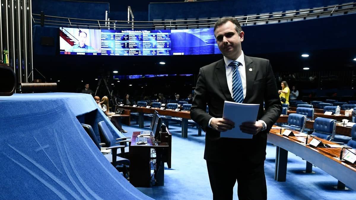 Bolsonaro deveria ter contido e não inflamado extremistas, diz Pacheco sobre atos de 8 de janeiro