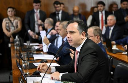 Senador Rodrigo Pacheco (PSD) afirmou que revisão de punições para aqueles que não organizaram ou financiaram tentativa de golpe no 8/1 pode representar um avanço na legislação