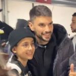 Ex-atacante do Botafogo assiste a jogo contra o Athletico na arquibancada