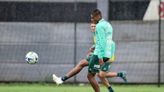 Rodrigo Varanda não pode jogar contra o Corinthians