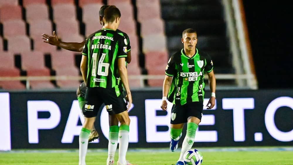 América atualiza estado de saúde de jogador após choque de cabeça