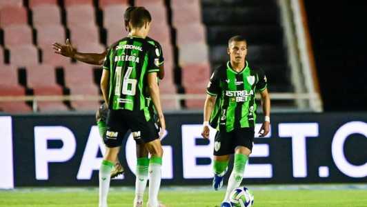 Rodriguinho deixou o jogo após um choque de cabeça