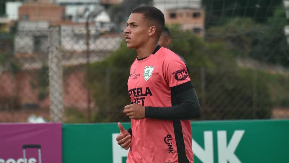 América: Rodriguinho inicia transição e pode ser reforço contra o Flamengo