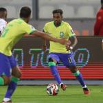 Brasil marca no fim, vence o Peru e mantém 100% nas Eliminatórias