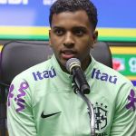 Rodrygo elogia Neymar e diz que pode jogar em mais de uma função na Seleção