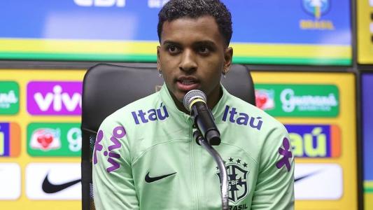 Rodrygo concedeu coletiva neste sábado (14)