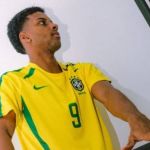 Rodrygo, do Real Madrid, usa camisa de Ronaldo Fenômeno, dono do Cruzeiro