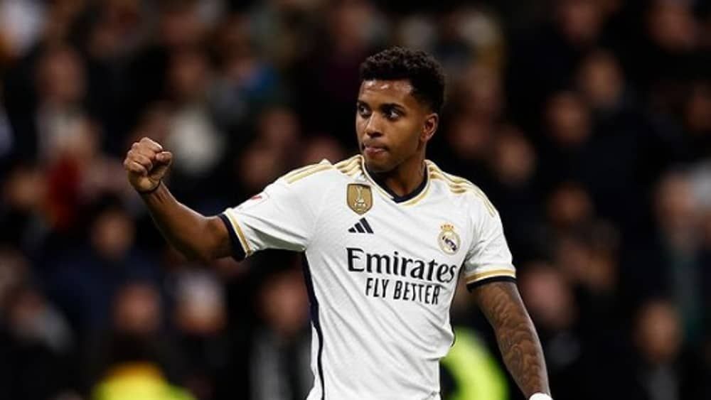 Rodrygo marca, Real Madrid vence Granada e volta à liderança do Espanhol