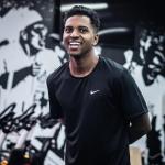 De férias, Rodrygo vai ao CT do Santos