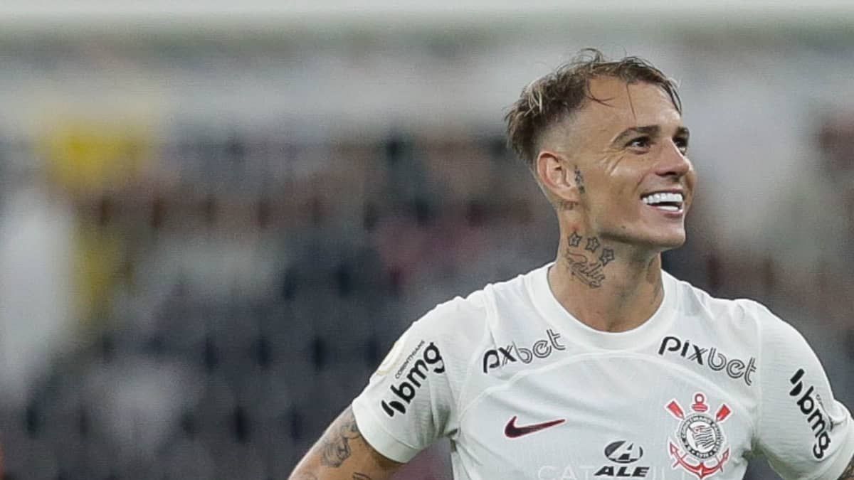 Róger Guedes vê Corinthians “muito bem”, mas cobra sequência de vitórias