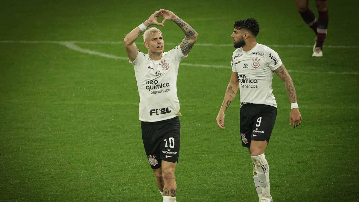 Corinthians supera o Fluminense e vence a primeira com Luxemburgo