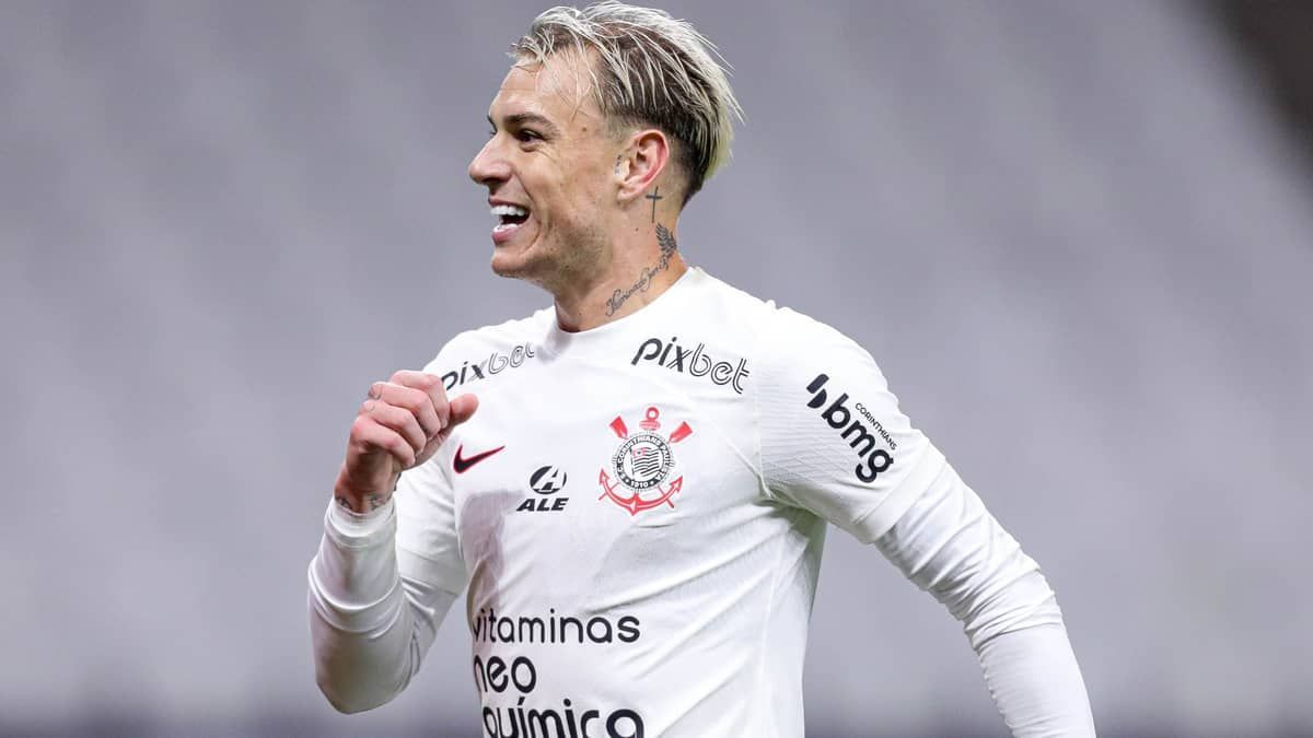 Artilheiro da Arena, Guedes desconversa sobre saída do Corinthians
