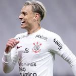 Artilheiro da Arena, Guedes desconversa sobre saída do Corinthians