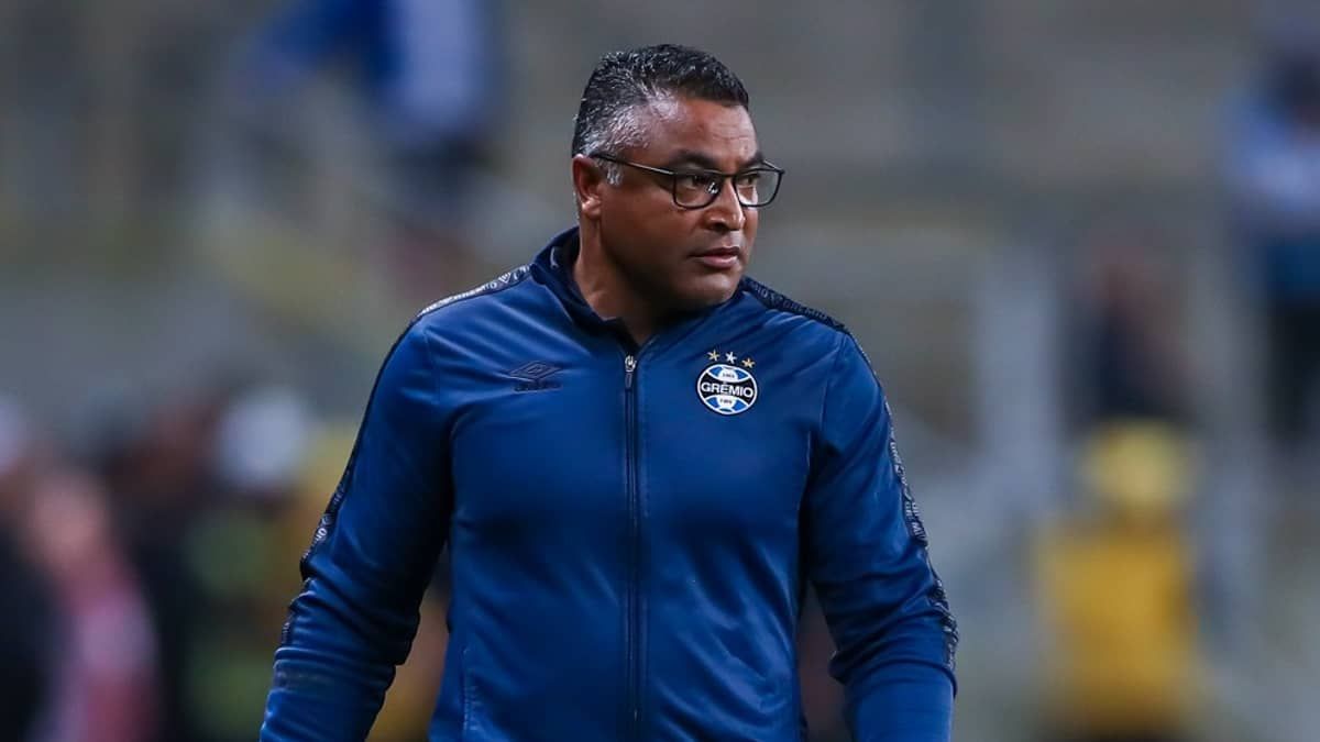 Rejeição da torcida faz Corinthians recuar na contratação de Roger Machado