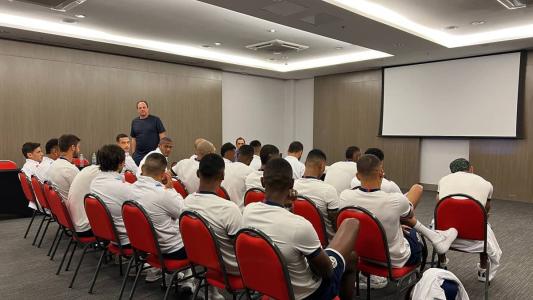 Rogério Ceni deu a sua primeira preleção no Bahia