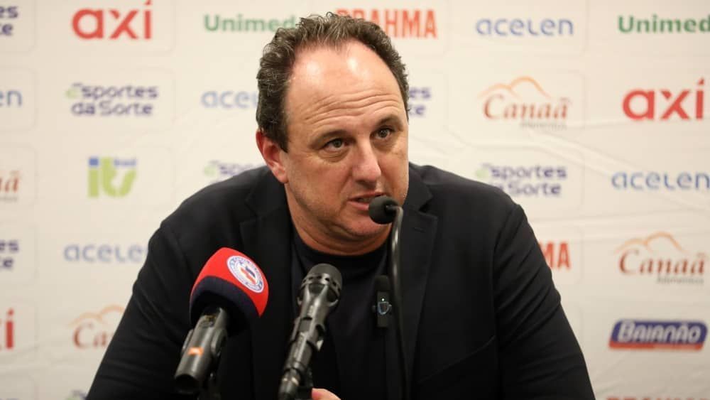 Rogério Ceni pede pés no chão no Bahia após goleada sobre o Corinthians
