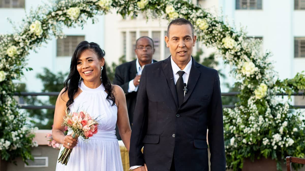Paciente com câncer ganha festa de casamento na Santa Casa BH; veja imagens