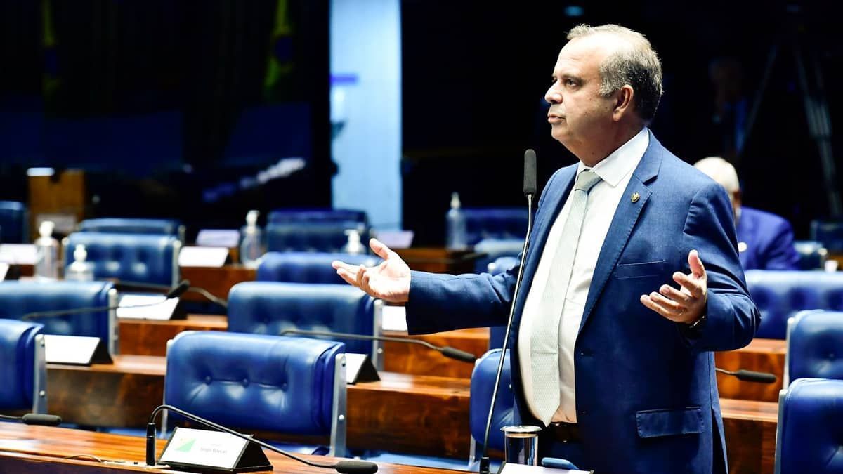 'Dino confunde ideologia com exercício da atividade de ministro', diz Marinho sobre declaração contra Google