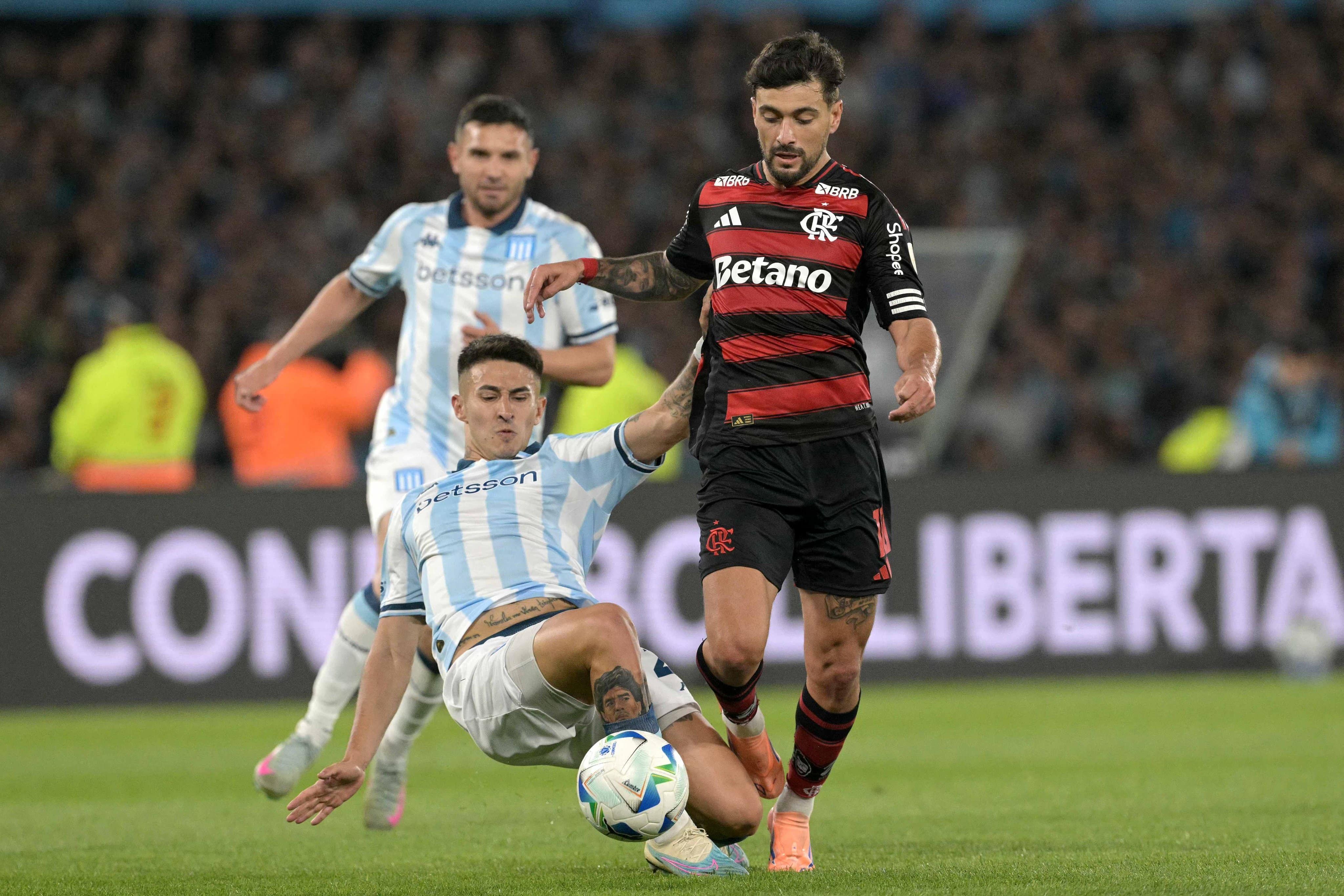 Com um a menos, Flamengo segura Racing na Argentina e volta à final da Libertadores