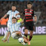 Com um a menos, Flamengo segura Racing na Argentina e volta à final da Libertadores