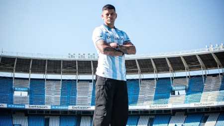 Marcos Rojo é apresentado como novo reforço do Racing-ARG