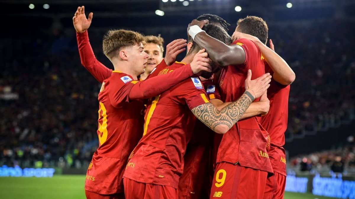 Roma derrota Udinese e ganha respiro na briga por vaga na Champions League