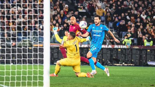 Malen marcou os gols da vitória romanista