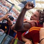 Roma sofre com uma a mais, marca no fim e vence Monza pelo Italiano