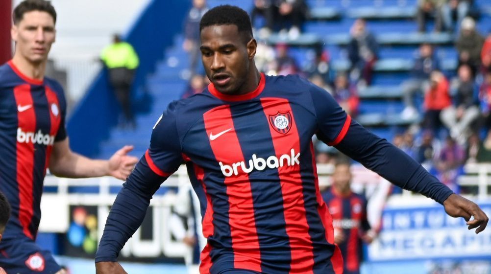 Grêmio encaminha contratação de zagueiro Romaña, diz imprensa colombiana