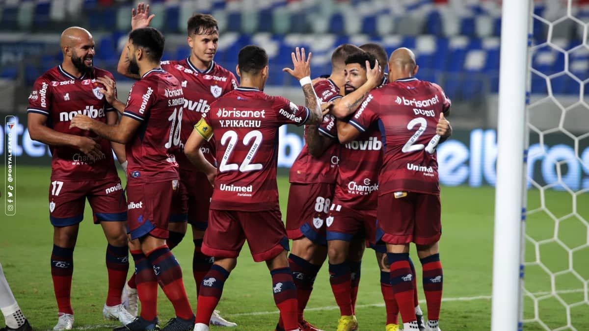 Romarinho comemora gol e chance de ser titular na vitória do Fortaleza