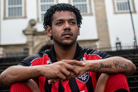 Romarinho, novo atacante do Vitória