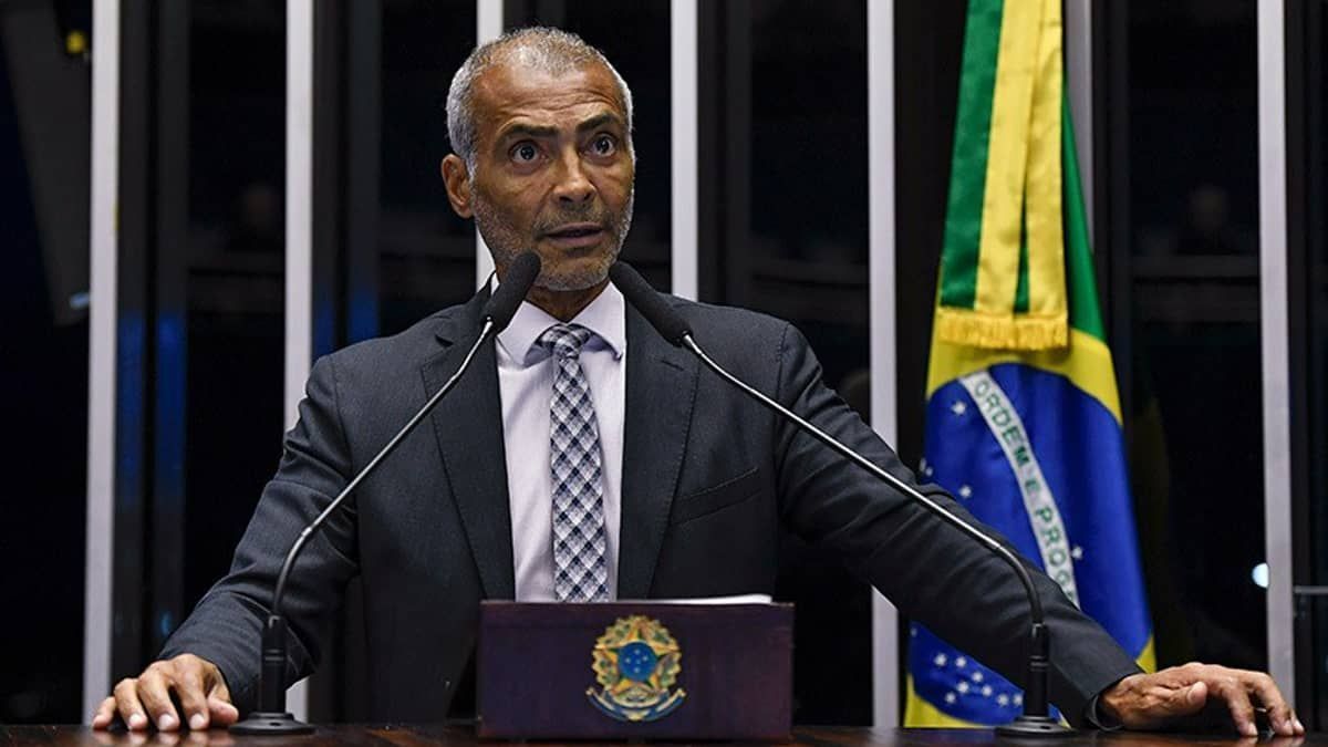 Romário apresenta melhora no quadro clínico, mas segue internado no Rio