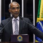 Romário detona Casagrande após questionamento sobre vida política