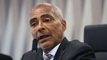 Romário deixa o Partido Liberal.